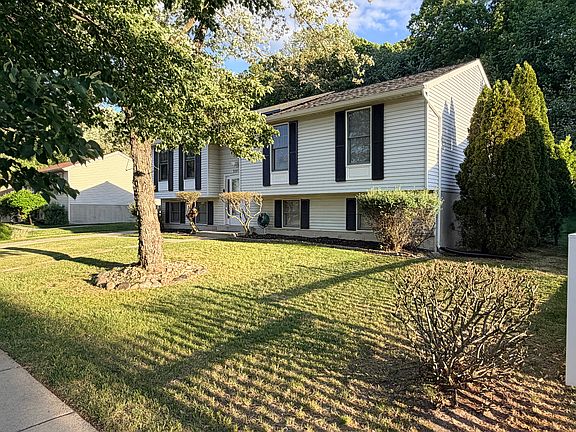 3rd image of 3819 Walters Ln