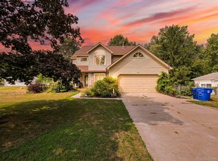 7076 Mather St, Waterford, MI 48327