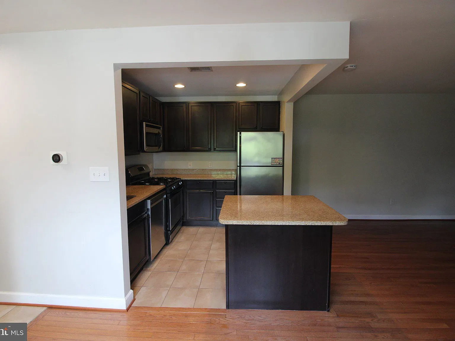 1 bed, 1.0 bath, 615 sqft, $2,075 — Photo 2