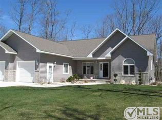 67 Tipperary Rd, Gladstone, MI 49837