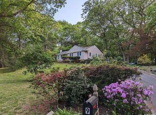 9 Sparrow Ln, Huntington, NY 11743