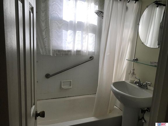 5th image of 6010 Logan Ave