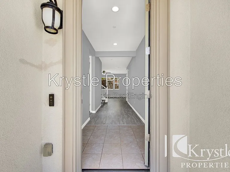 1649 Roma Dr — Photo 7