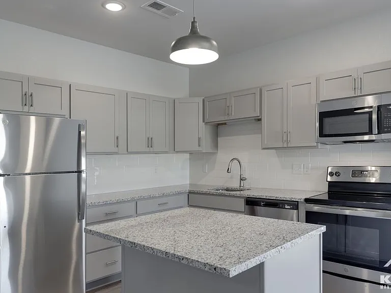 Indian Point Apartments — Photo 22