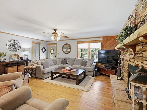 5th image of 824 Wall St