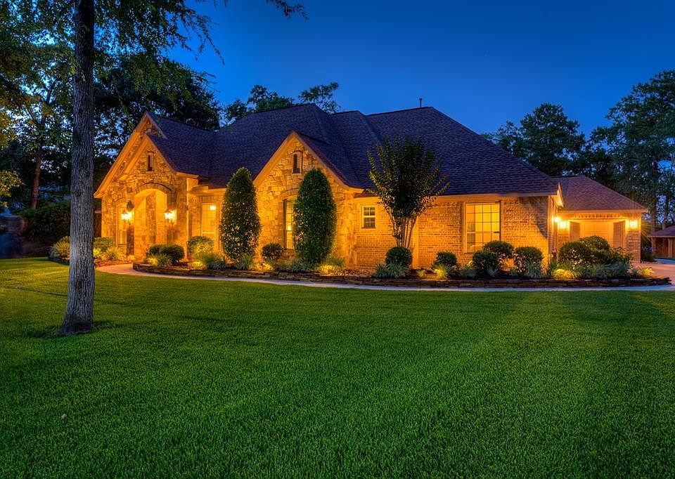 1st image of 284 Lakeside Hills Dr