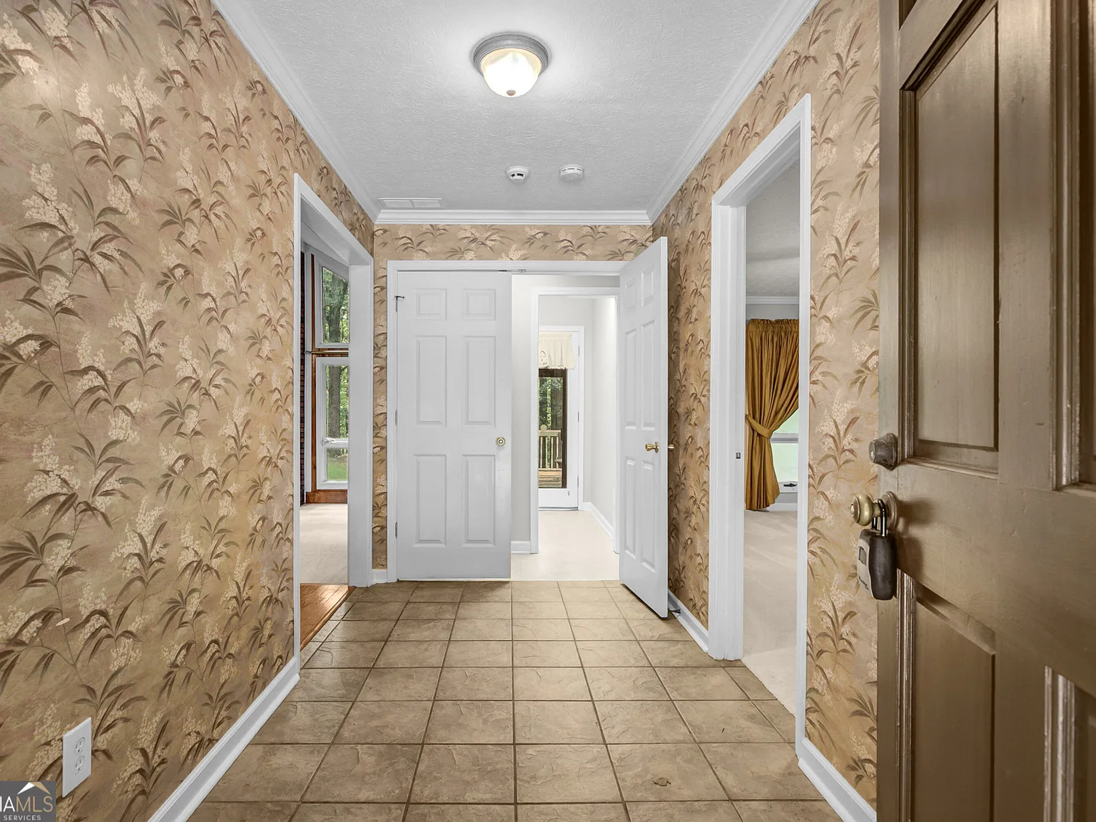 4 bed, 2.0 bath, 2195 sqft, $2,250 — Photo 2