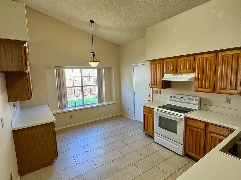 4410 San Mateo Ln — Photo 4