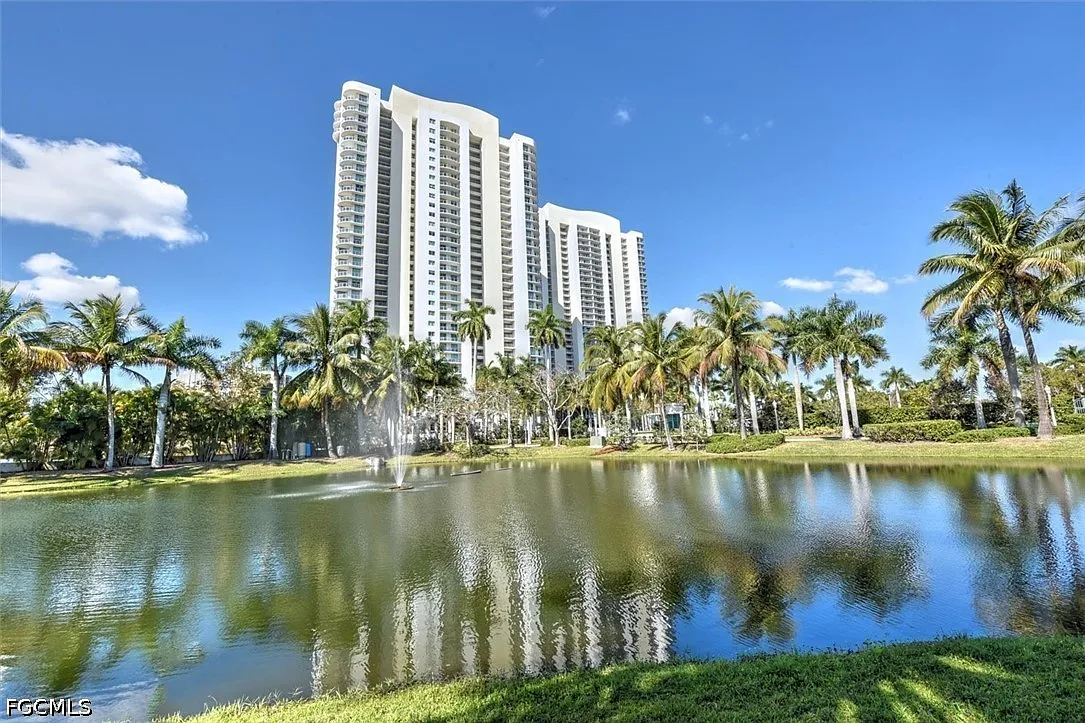 2 bed, 2.5 bath, 1802 sqft, $2,600 — Photo 2