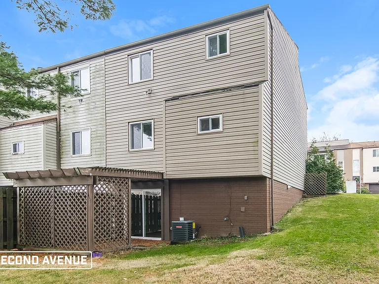 3140 Camberly Dr — Photo 11