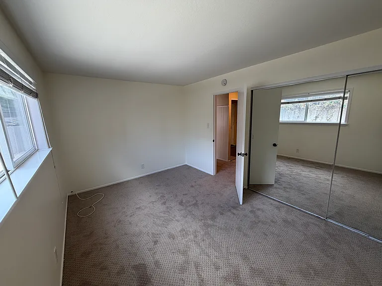 245 E. Market St. — Photo 13