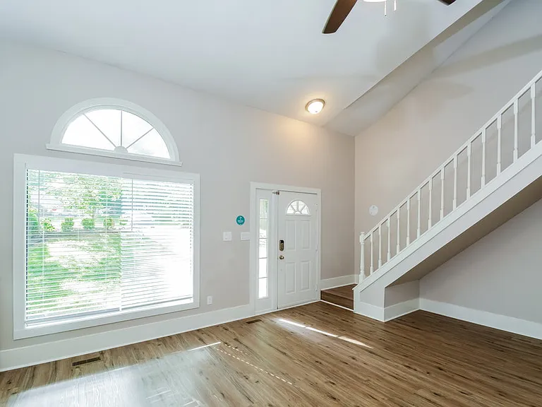 310 Berwick Ct — Photo 4