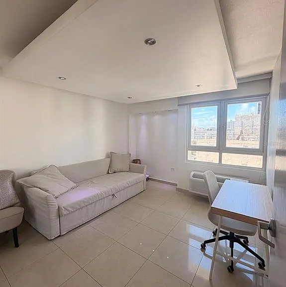 Metro Plaza Tower 305 Calle Villamil — Photo 6