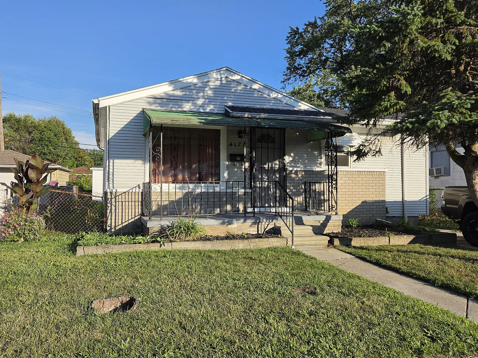 2 bed, 800 sqft, $1,300 — Photo 2