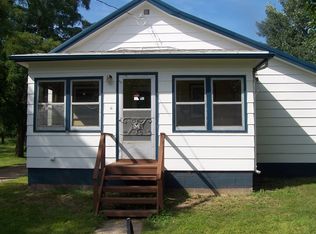 202 E 9th St, Woonsocket, SD 57385