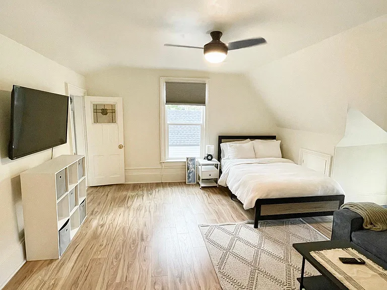 303 E Broadway St — Photo 3