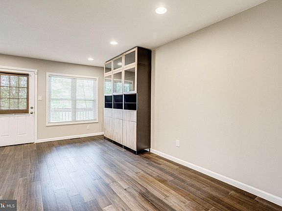 5th image of 2648 Bowen Rd SE
