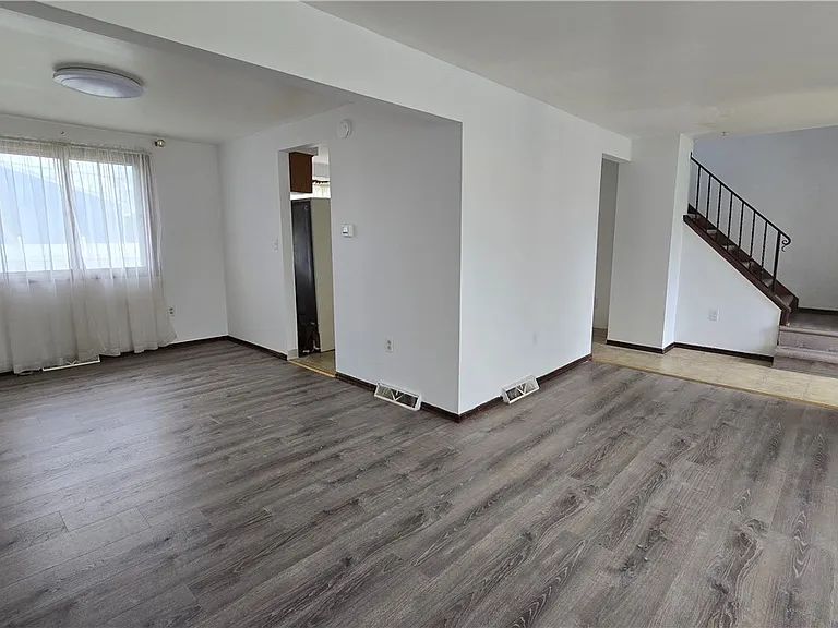 182 Woodcrest Dr — Photo 6