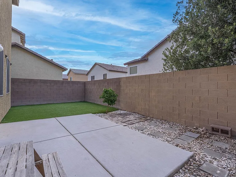 985 Noah Valley St — Photo 42