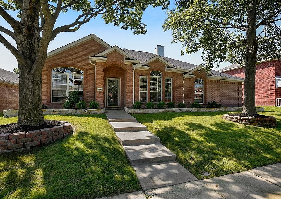 1st image of 5609 Petunia Dr