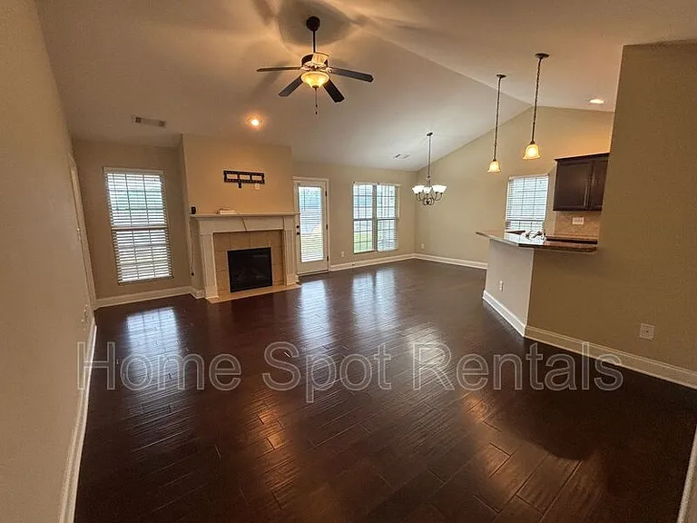 4811 Lost Creek Dr — Photo 9
