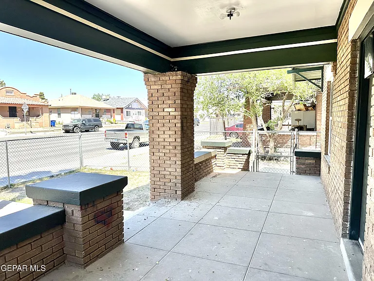 3312 Montana Ave — Photo 3