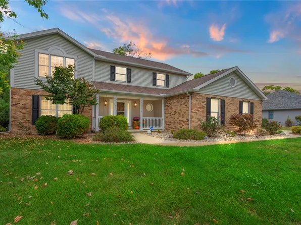 634 Fox Lake Dr, Charleston, IL 61920