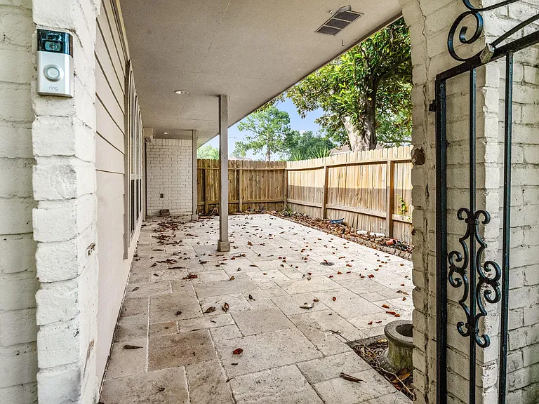 2227 Parana Dr — Photo 4