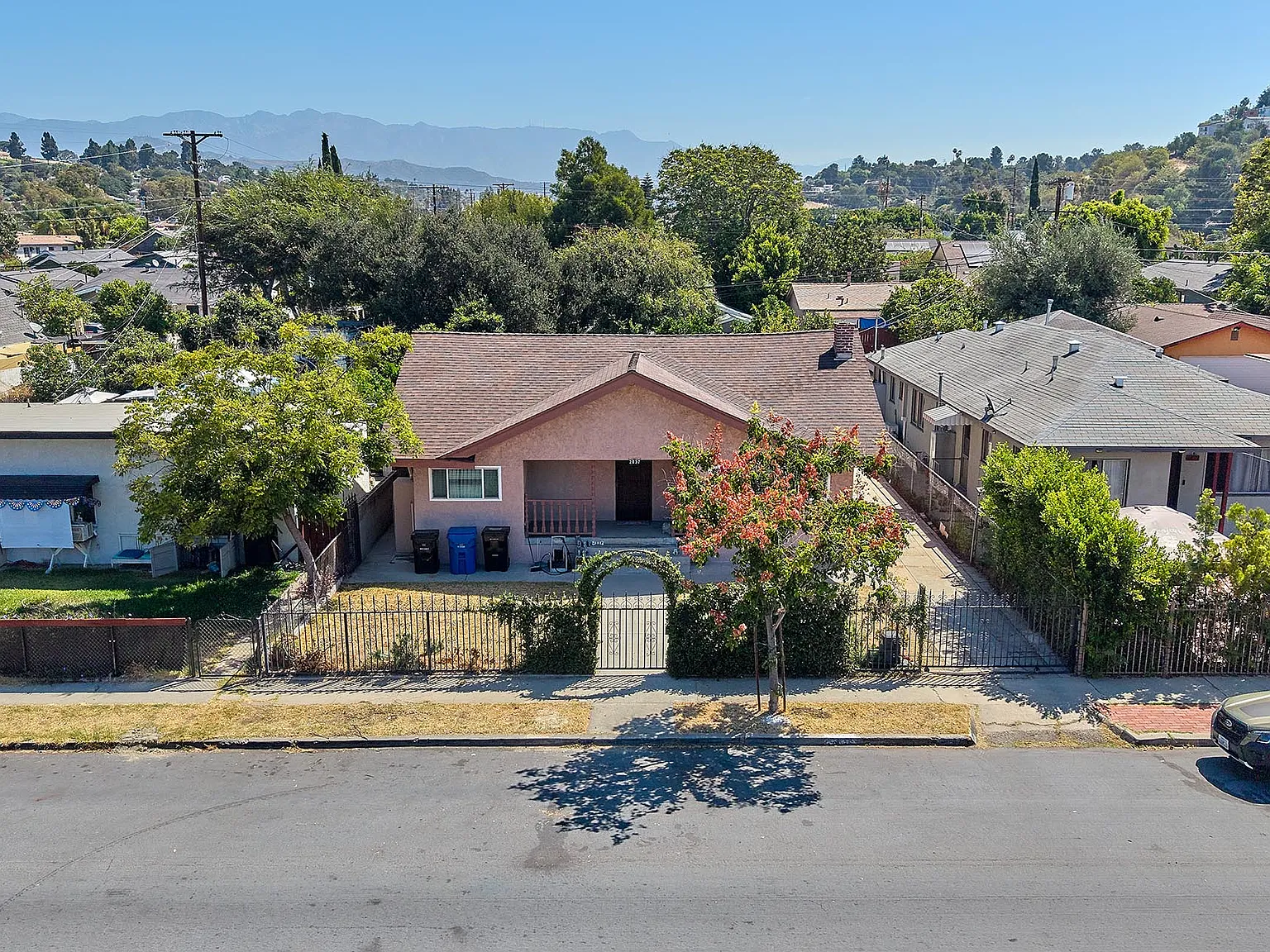 3 bed, 1208 sqft, $4,800 — Photo 3