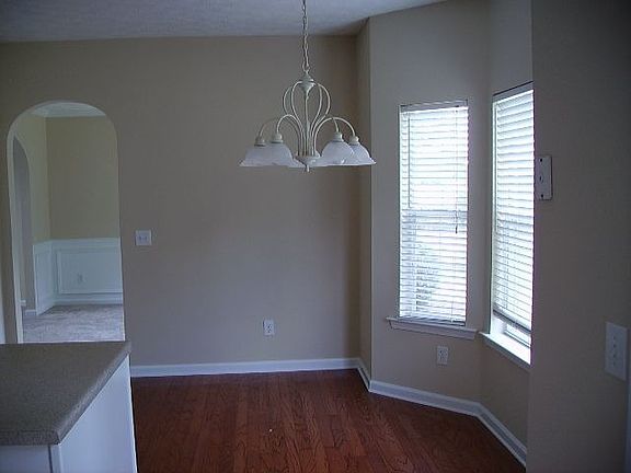 3rd image of 220 Windy Cir