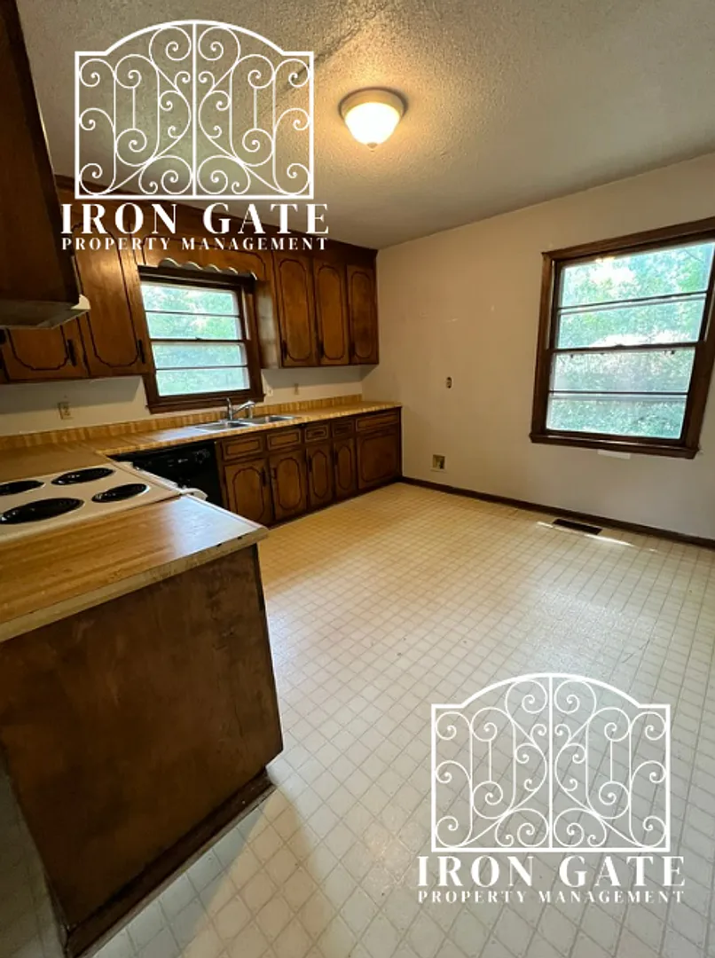 3BD/ 2BA W Fredericks Street — Photo 3