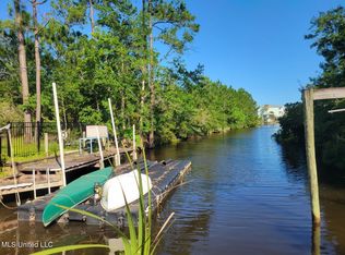 350 Loulu Pl, Diamondhead, MS 39525