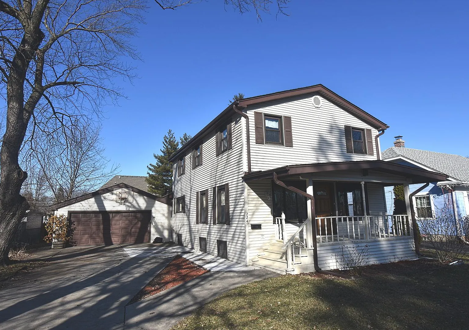 5 bed, 2256 sqft, $3,400 — Photo 1