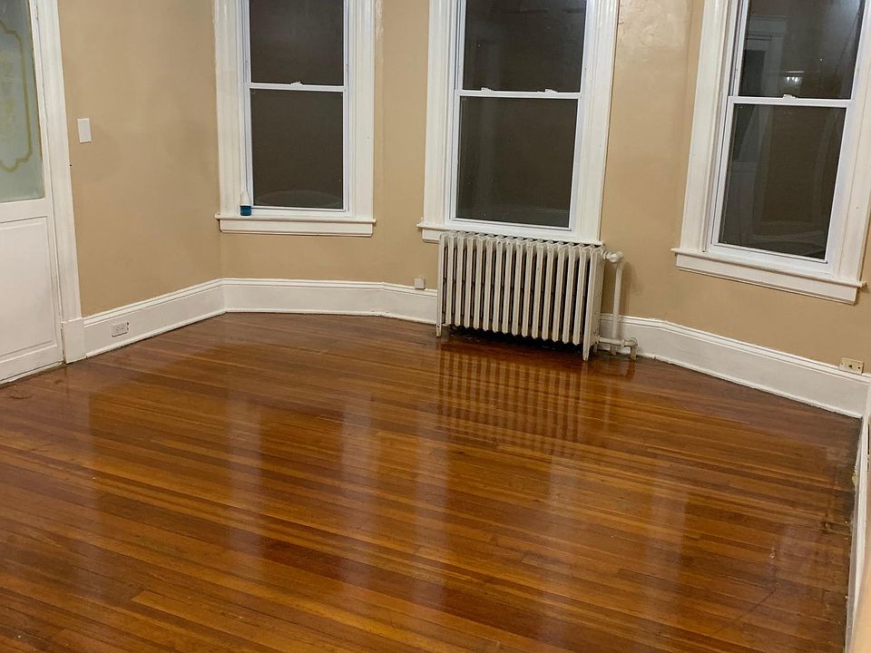 2nd image of 23 E Raymond St Floor 2