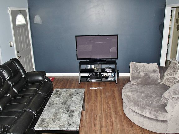 3rd image of 1742 Crestview Dr