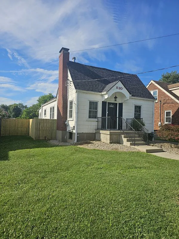 830 Packard Ave — Photo 1
