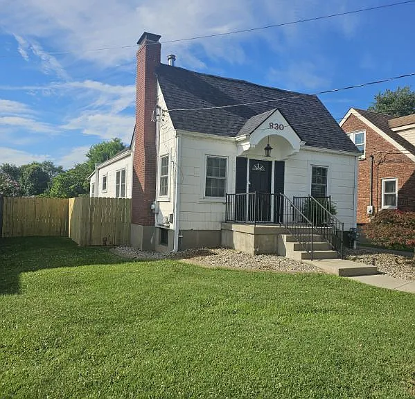 830 Packard Ave — Photo 1