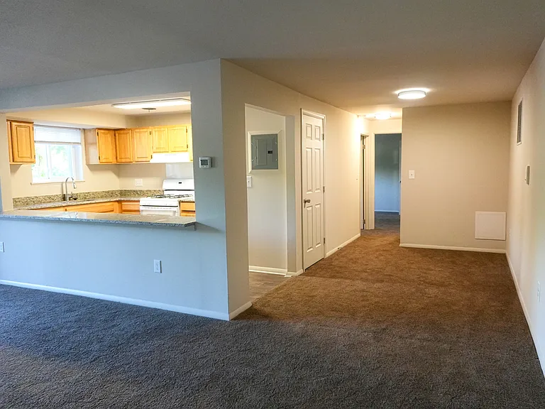 Edmondson Park Apartments — Photo 6