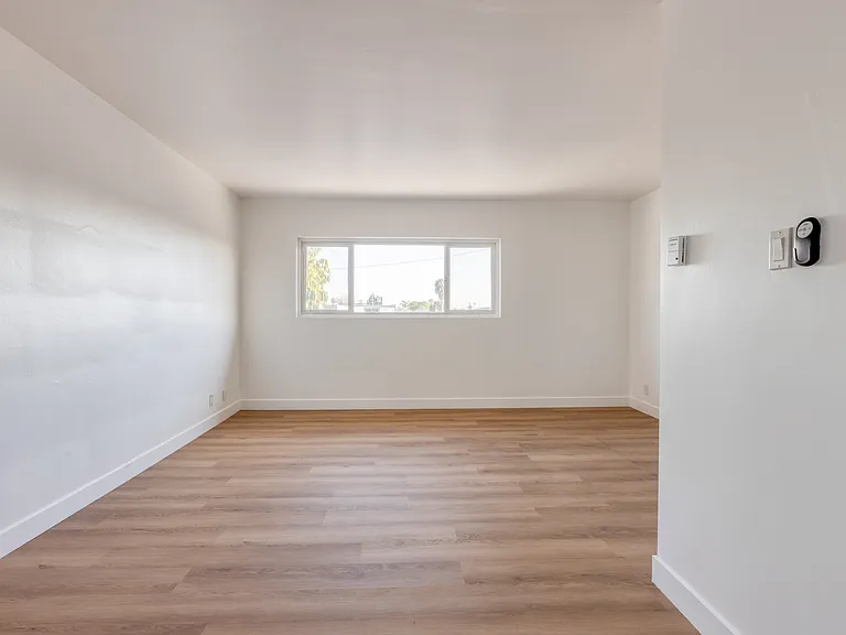 15741 Blaine Ave — Photo 10