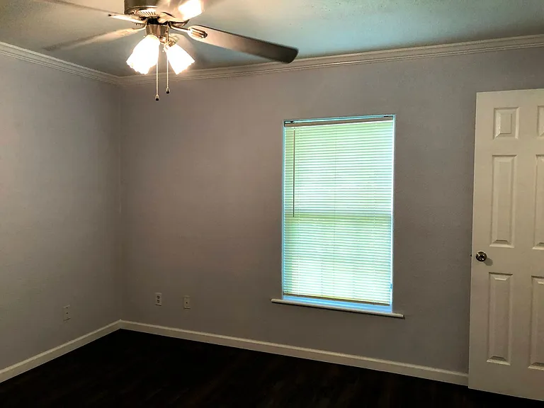 140 Varsity Dr — Photo 3