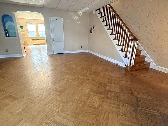 2nd image of 1416 Devereaux Ave