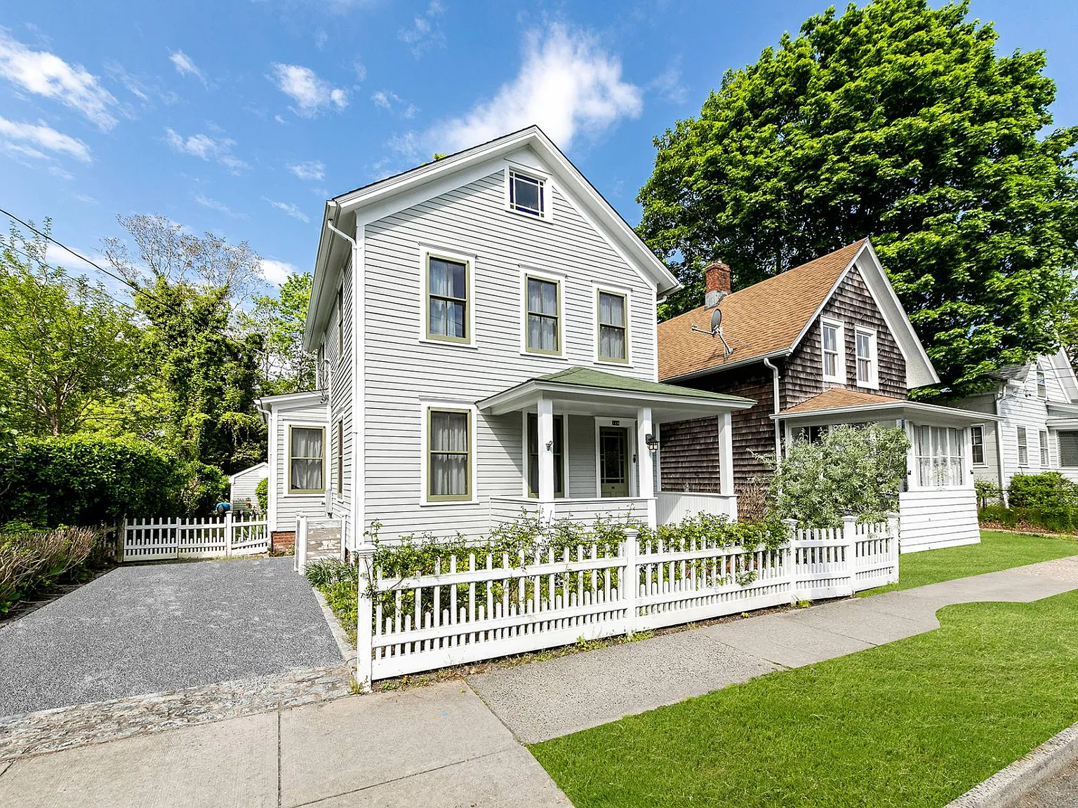 Stunning Sag Harbor Village Off Season Rental — Photo 3