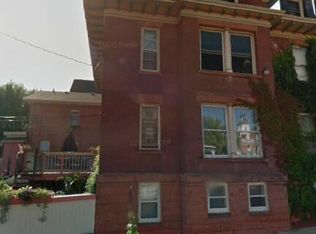 1298 Locust St #7, Dubuque, IA 52001