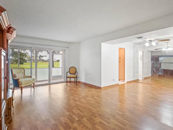 3951 Via Poinciana #112, Lake Worth, FL 33467