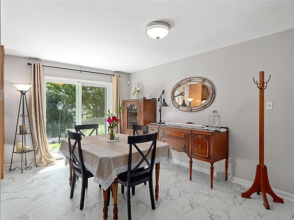 5th image of 2410 Oakwood Manor Dr