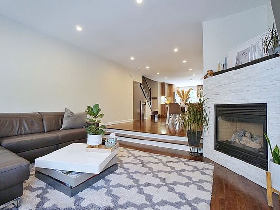 5th image of 15 Crestwater Ct