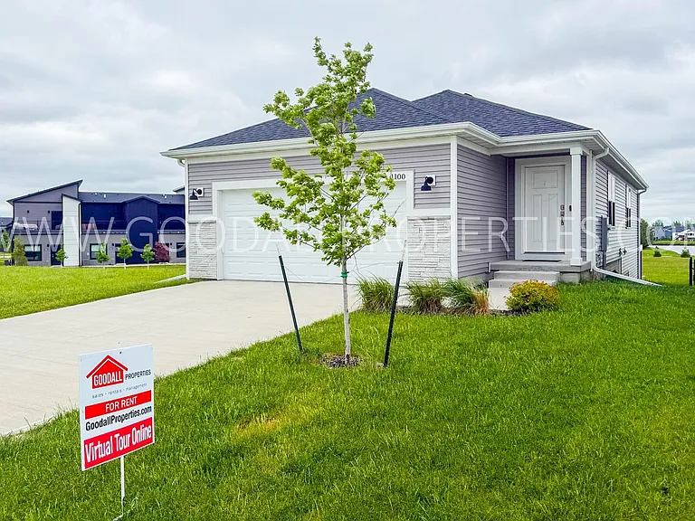 1100 NW Yorktown Dr — Photo 1