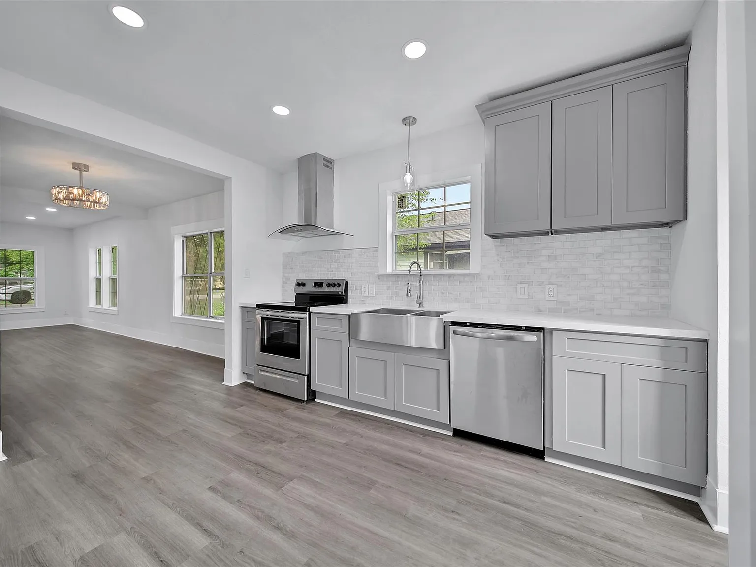 3 bed, 1.0 bath, 968 sqft, $1,725 — Photo 4