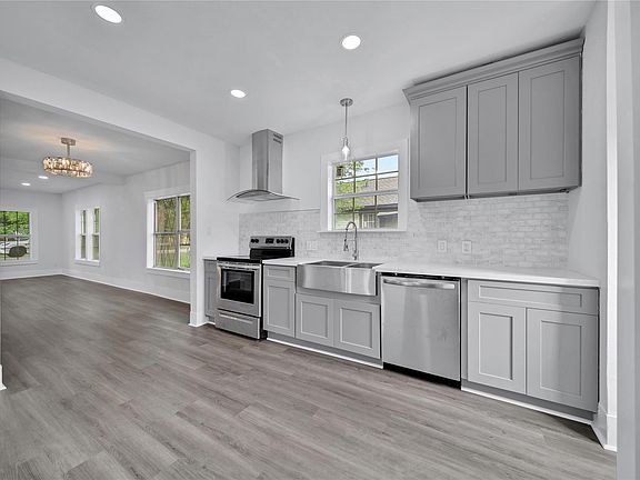 4th image of 505 Hahlo St