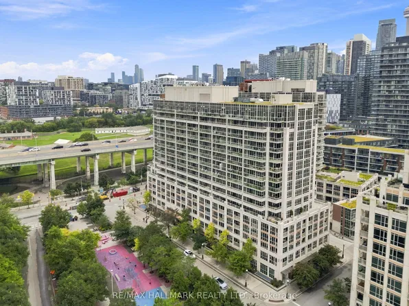 35 Bastion St #706, Toronto, ON M5V 0C2